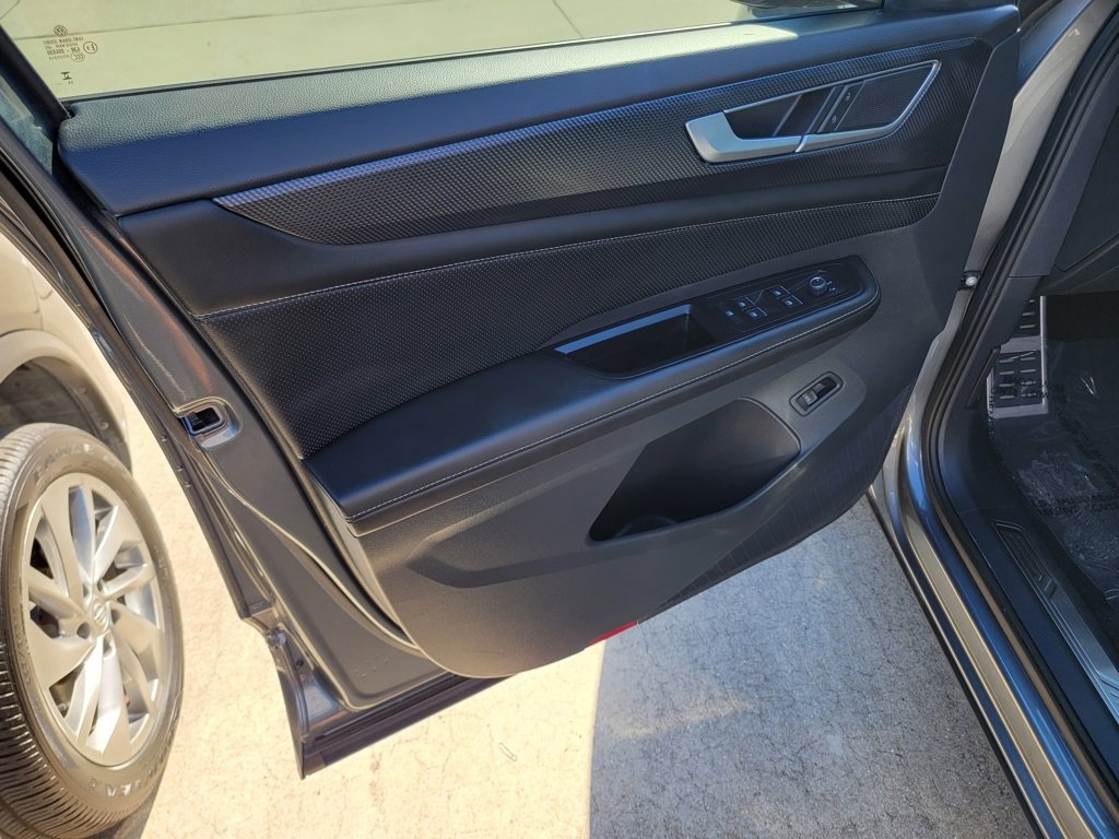 Used 2024 Volkswagen Atlas Cross Sport SEL R-Line image 11