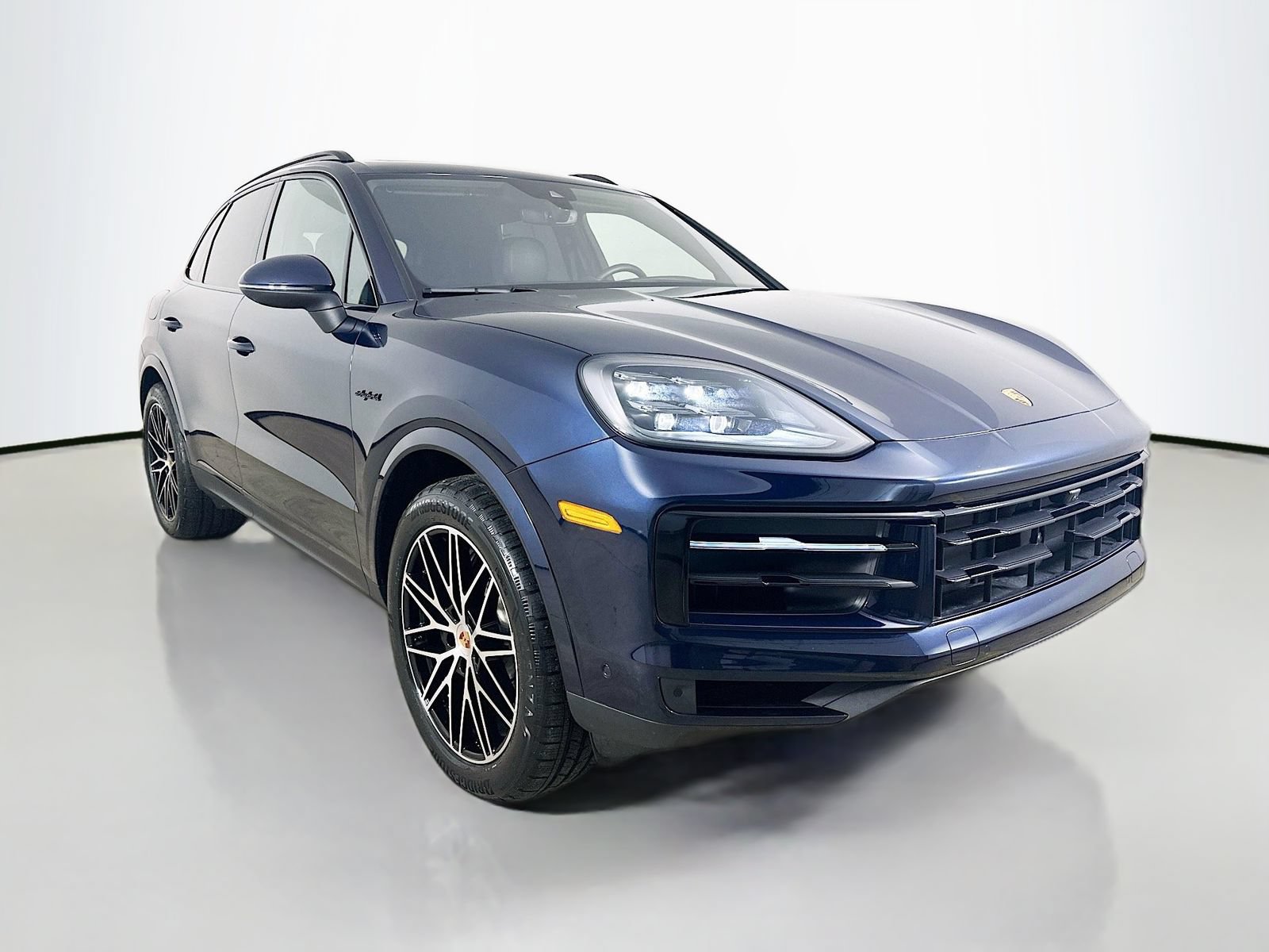 Used 2025 Porsche Cayenne E-Hybrid AWD/4WD image 3