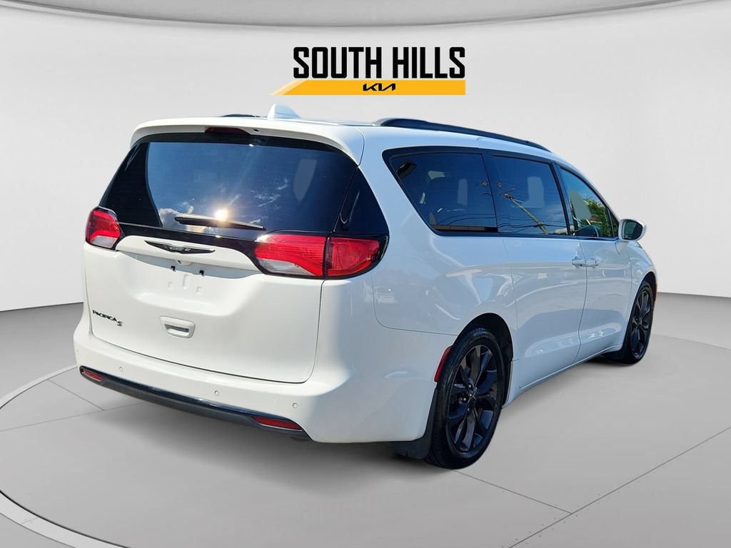 Used 2019 Chrysler Pacifica Touring-L Plus w/ S Appearance Package FWD image 5