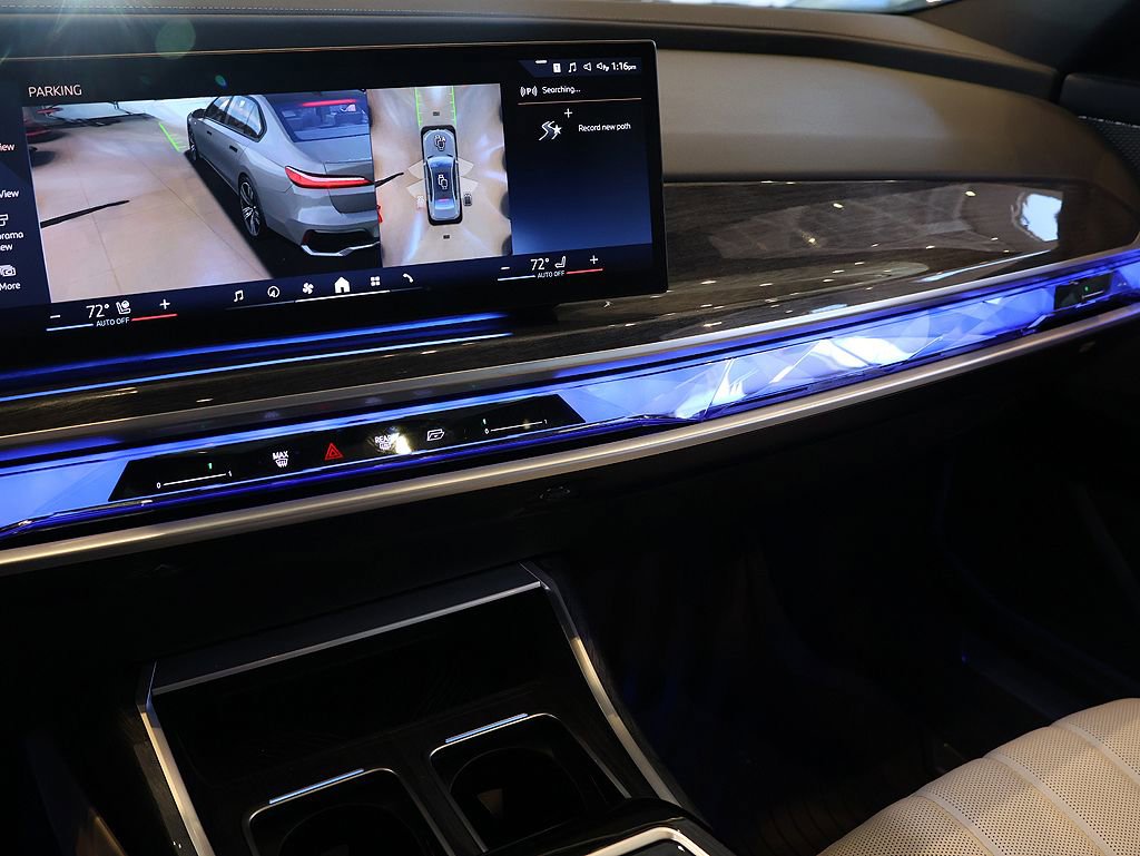 Used 2024 BMW 760i xDrive w/ Premium Package 2 image 44