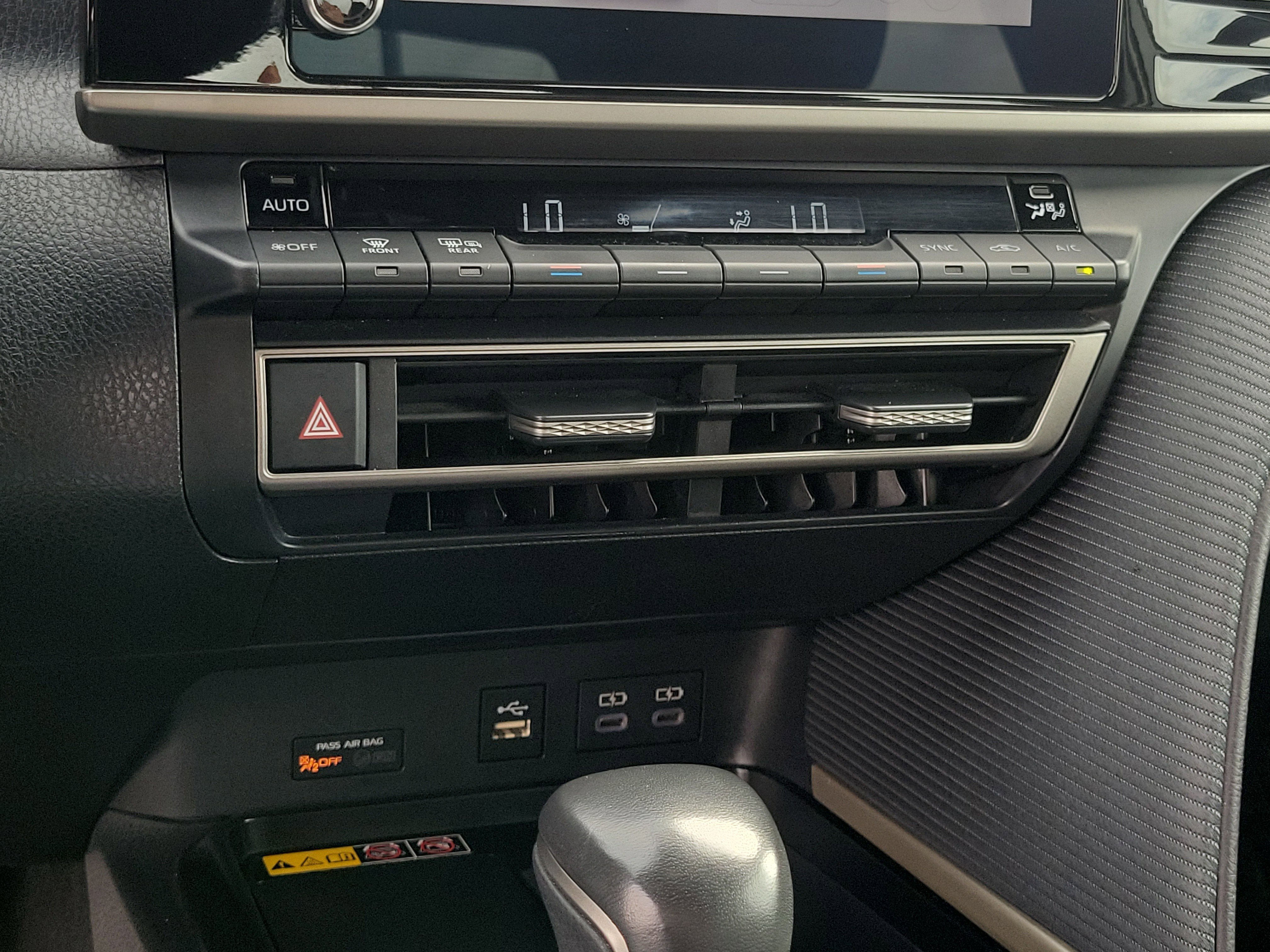 Used 2025 Toyota Camry SE FWD image 27