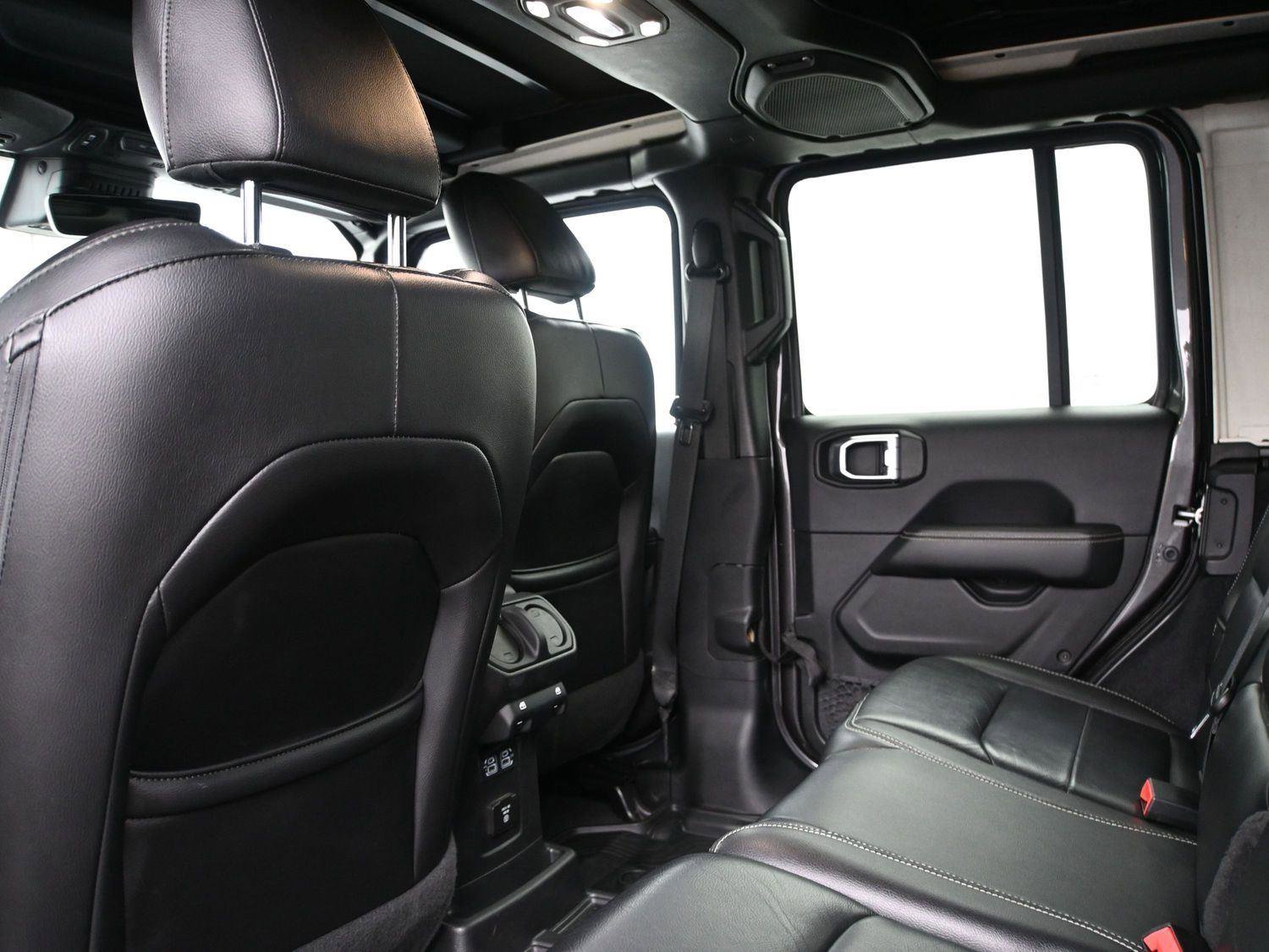 Used 2019 Jeep Wrangler Unlimited Sahara image 8