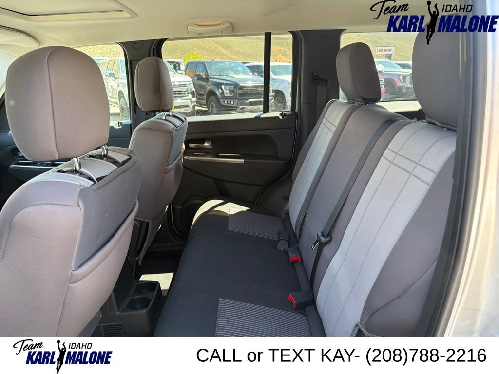 Used 2010 Jeep Liberty Renegade w/ Premium Group AWD/4WD image 13