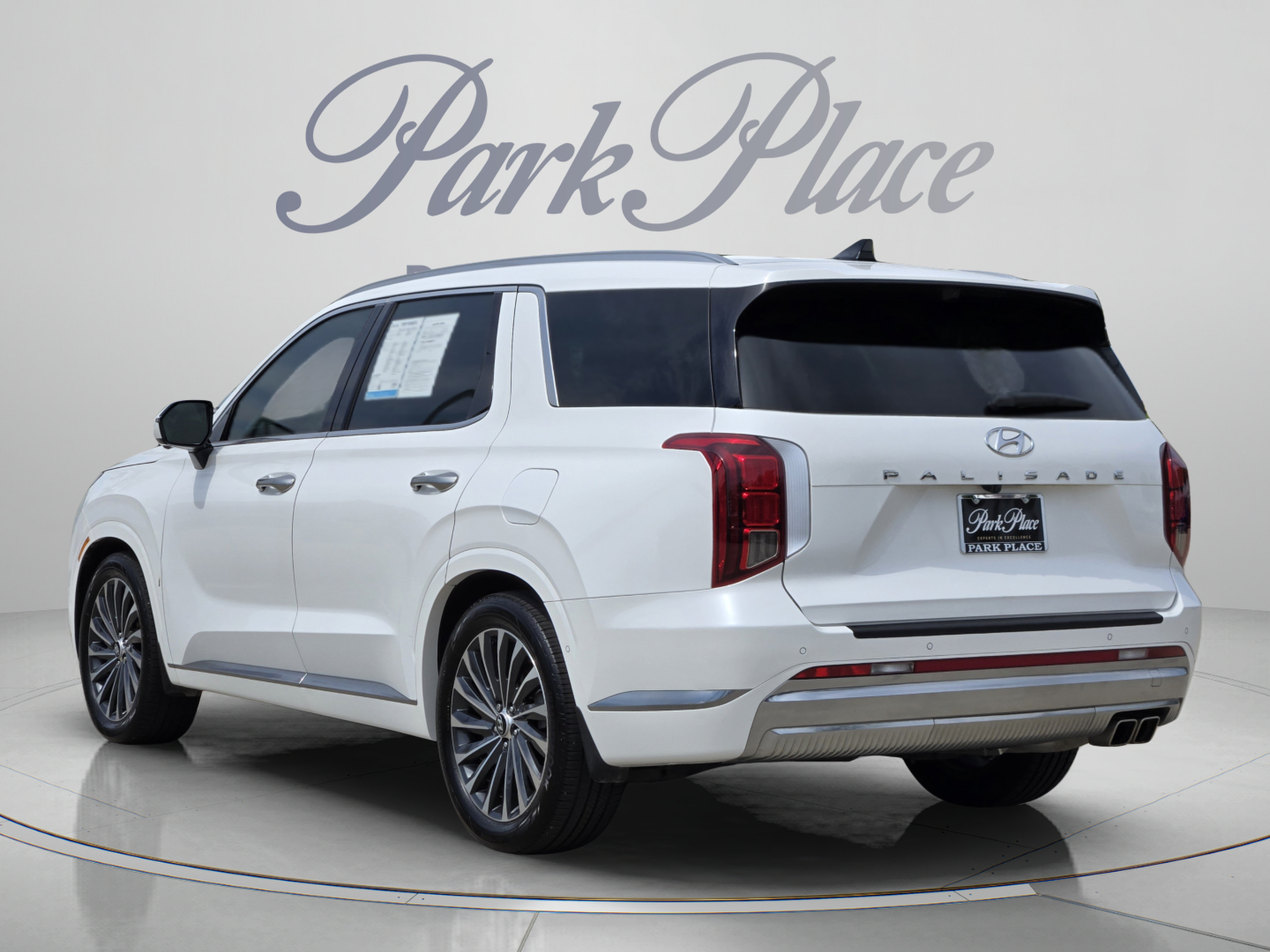 Used 2024 Hyundai Palisade Calligraphy FWD image 3