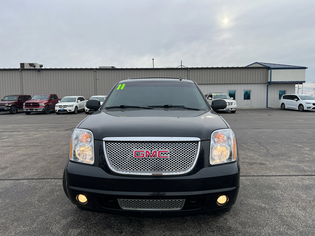 Used 2011 GMC Yukon Denali image 2