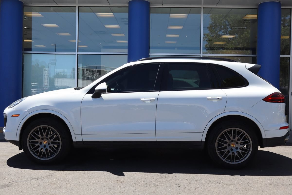 Used 2017 Porsche Cayenne Platinum Edition AWD/4WD image 2