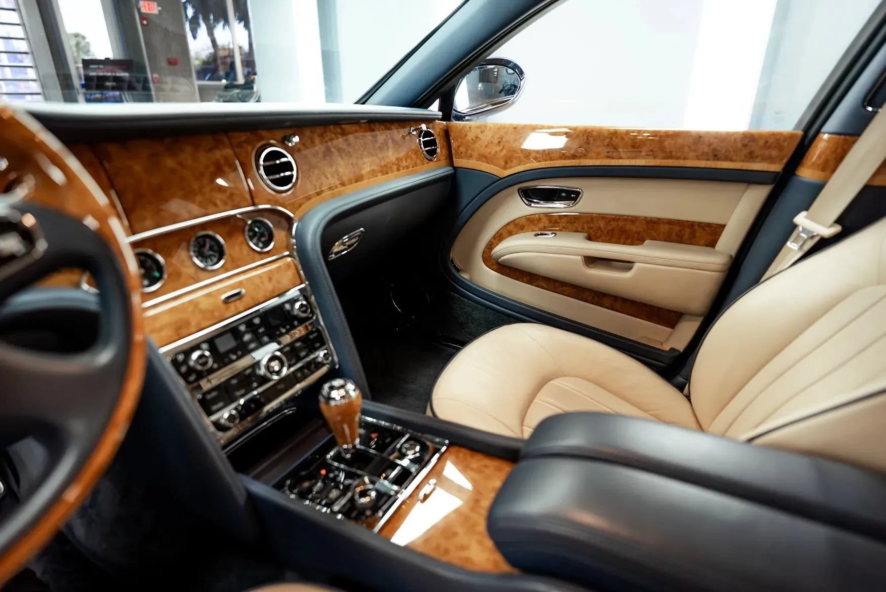 Used 2011 Bentley Mulsanne RWD image 14