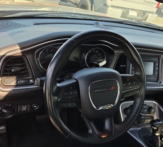 Used 2017 Dodge Challenger SXT RWD image 8