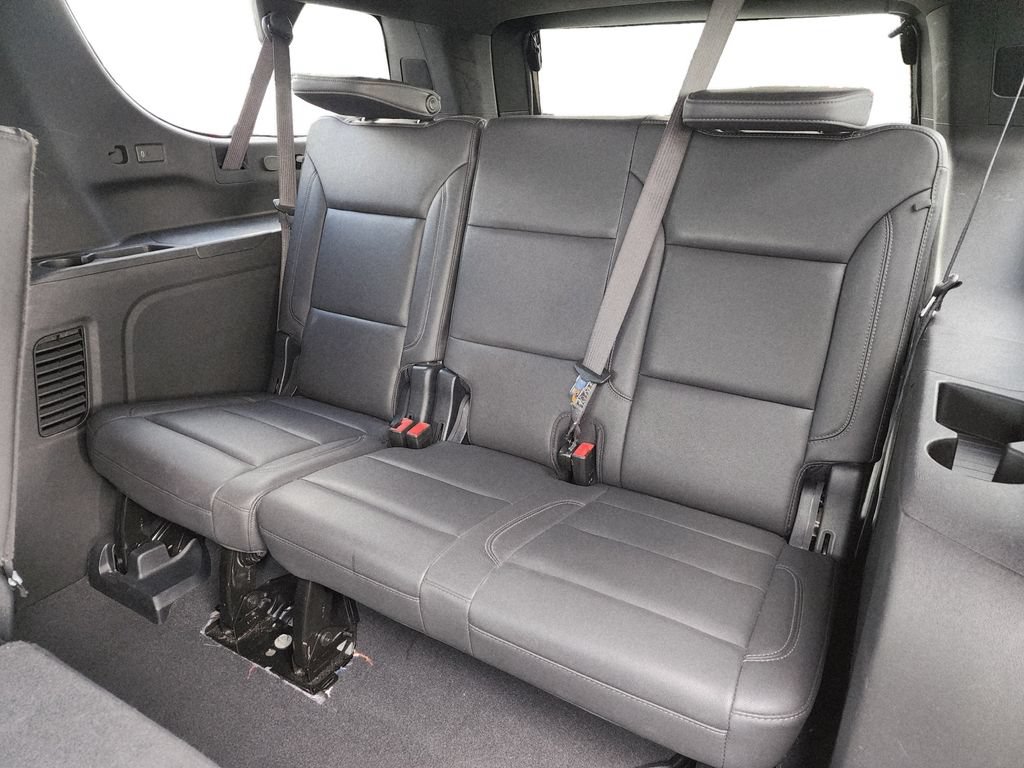 Used 2025 Chevrolet Suburban LT RWD image 15