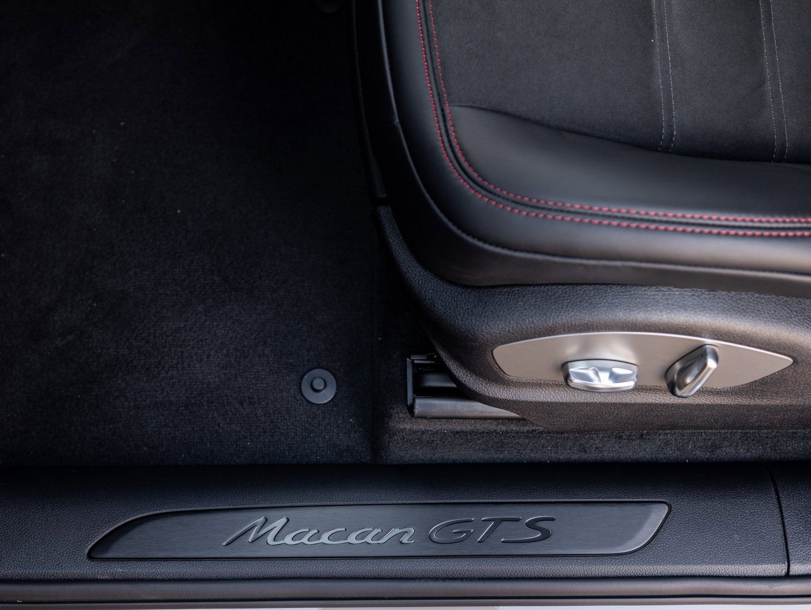 New 2026 Porsche Macan GTS image 21