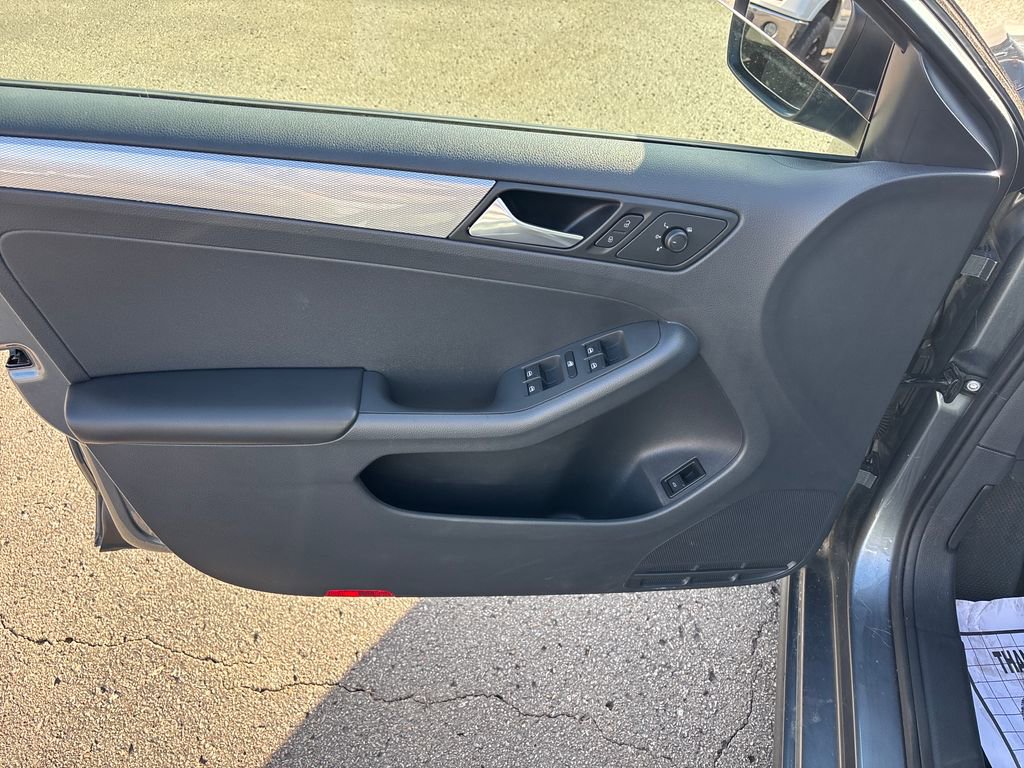 Used 2015 Volkswagen Jetta SE image 9