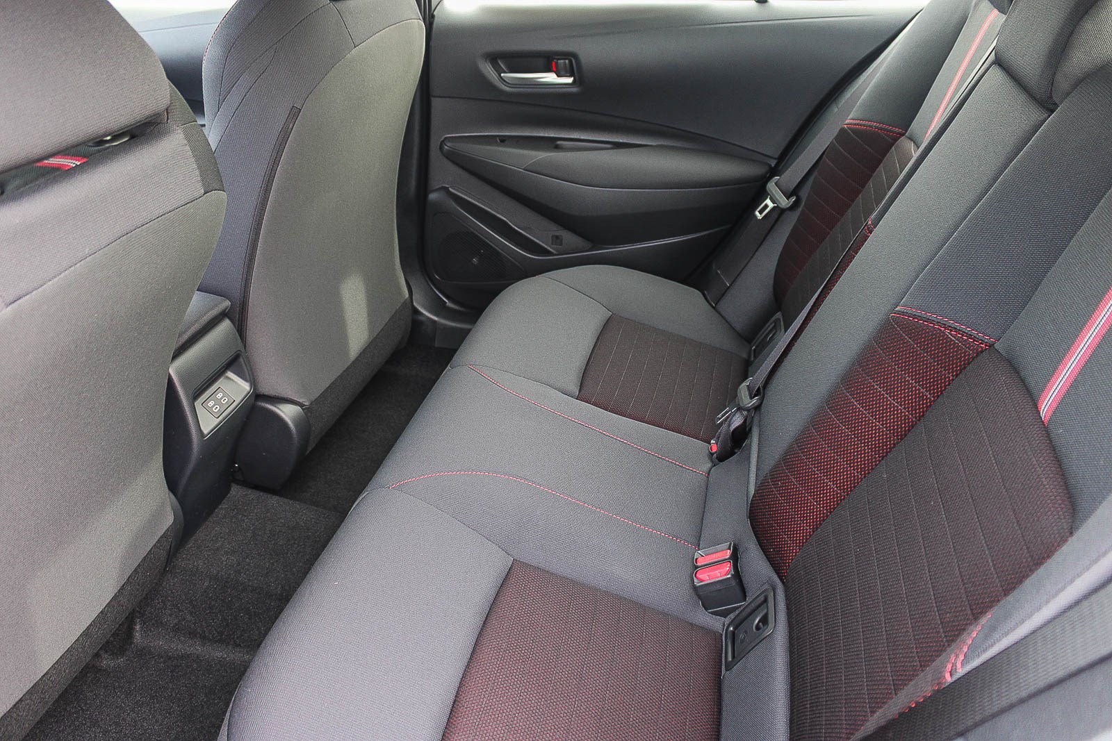 New 2026 Toyota Corolla SE FWD image 19