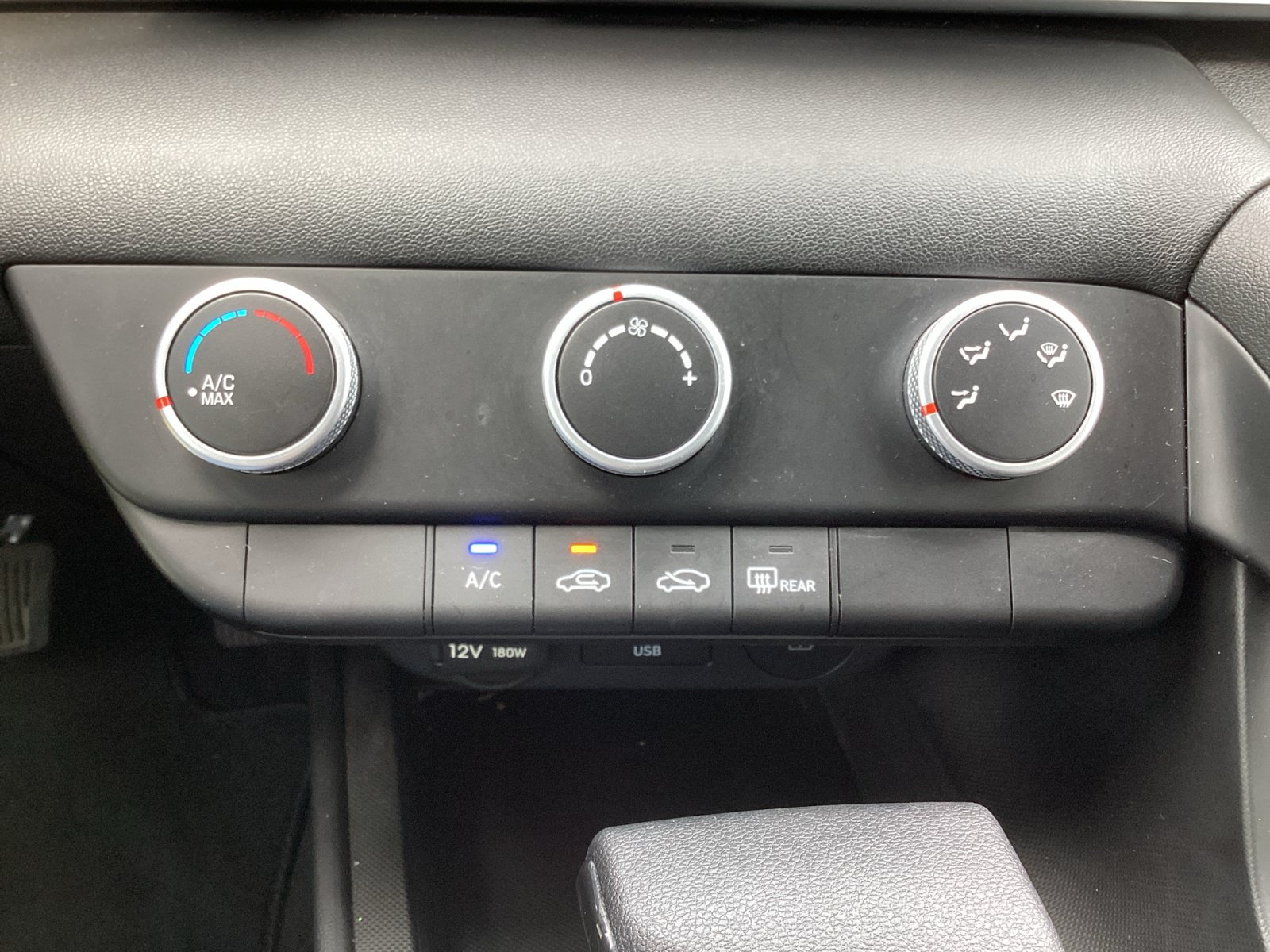 Used 2025 Hyundai Elantra SE w/ Cargo Package FWD image 19