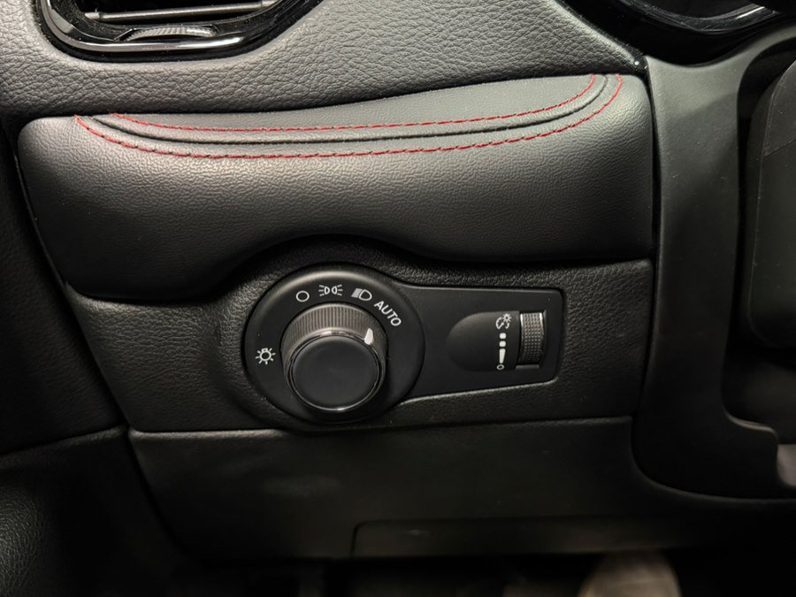 Used 2025 Dodge Durango GT AWD/4WD image 53