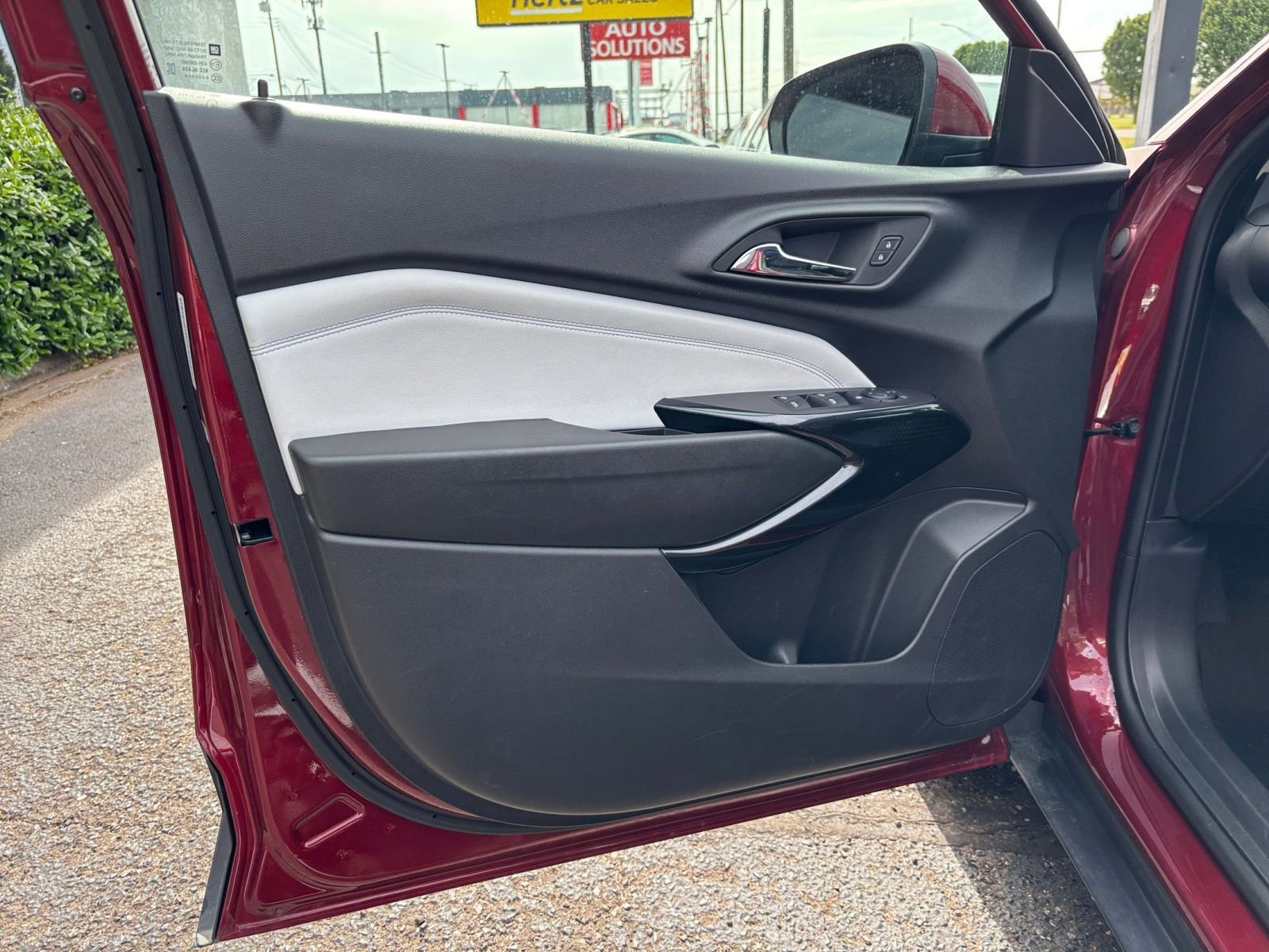 Used 2025 Chevrolet Trax LT w/ LT Convenience Package FWD image 18