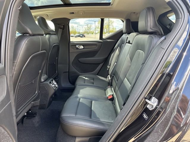 Used 2020 Volvo XC40 T5 Momentum w/ Protection Package Premier image 12