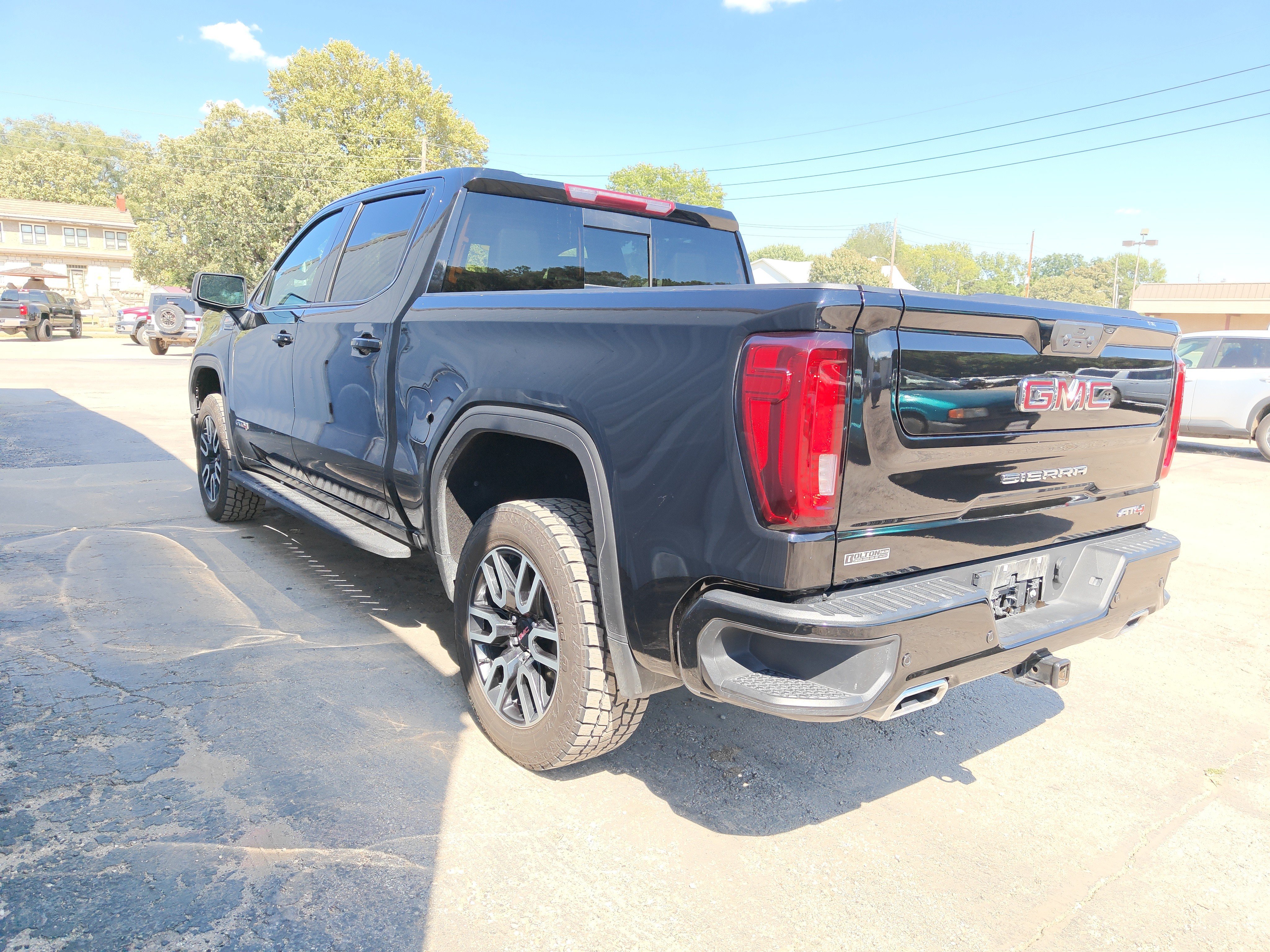 Used 2024 GMC Sierra 1500 AT4 w/ AT4 Premium Package AWD/4WD image 11