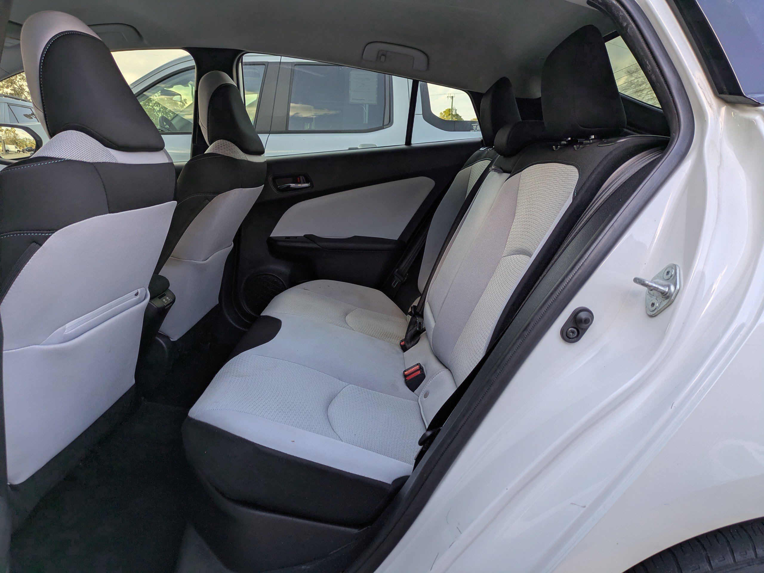 Used 2020 Toyota Prius LE image 14