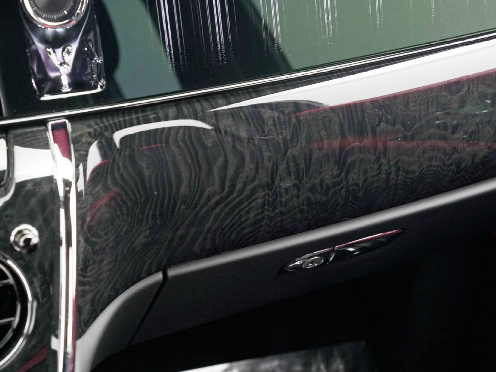 Certified 2025 Rolls-Royce Cullinan AWD/4WD image 35