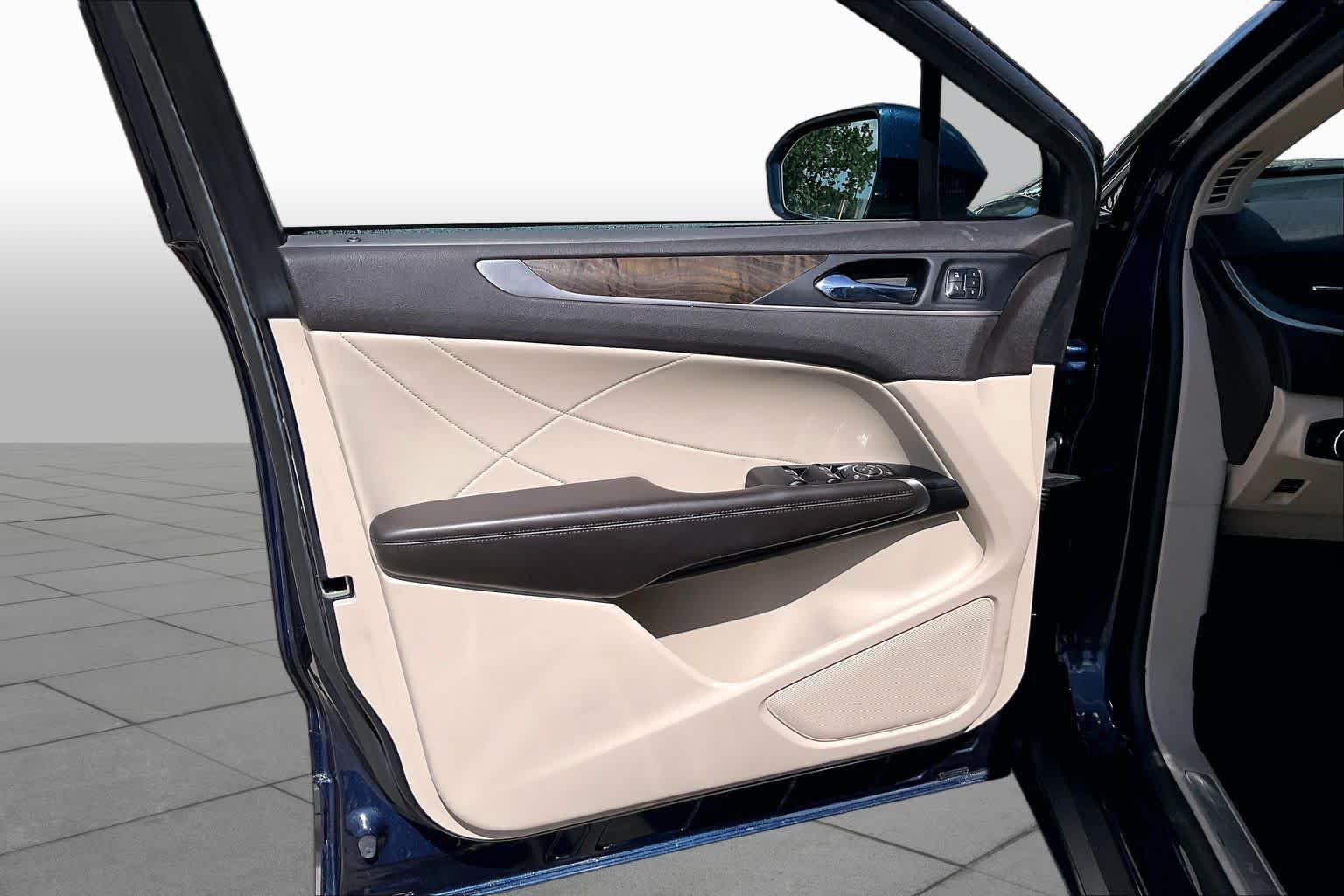 Used 2017 Lincoln MKC Reserve FWD image 22