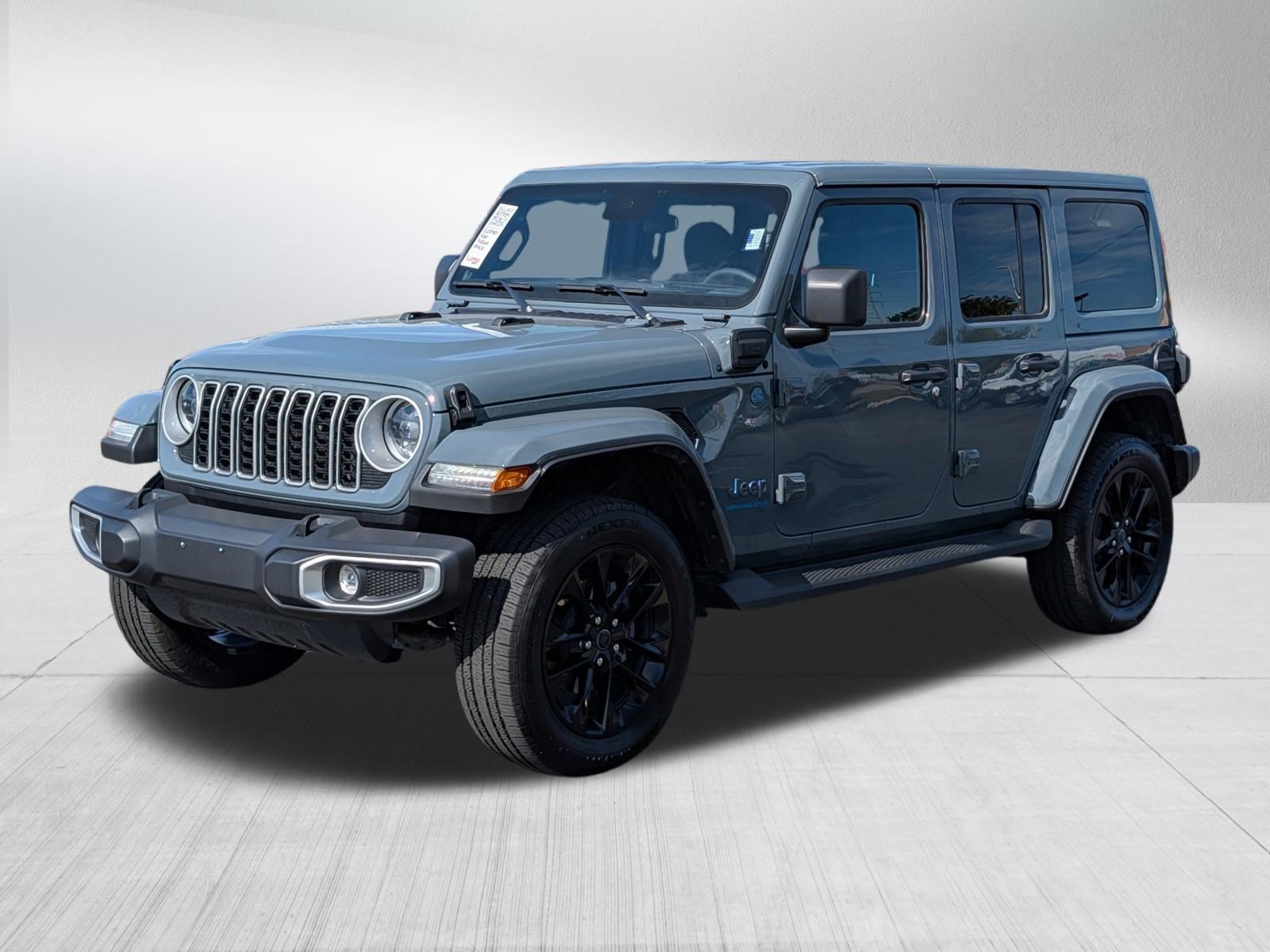 Used 2025 Jeep Wrangler Unlimited Sahara AWD/4WD image 3