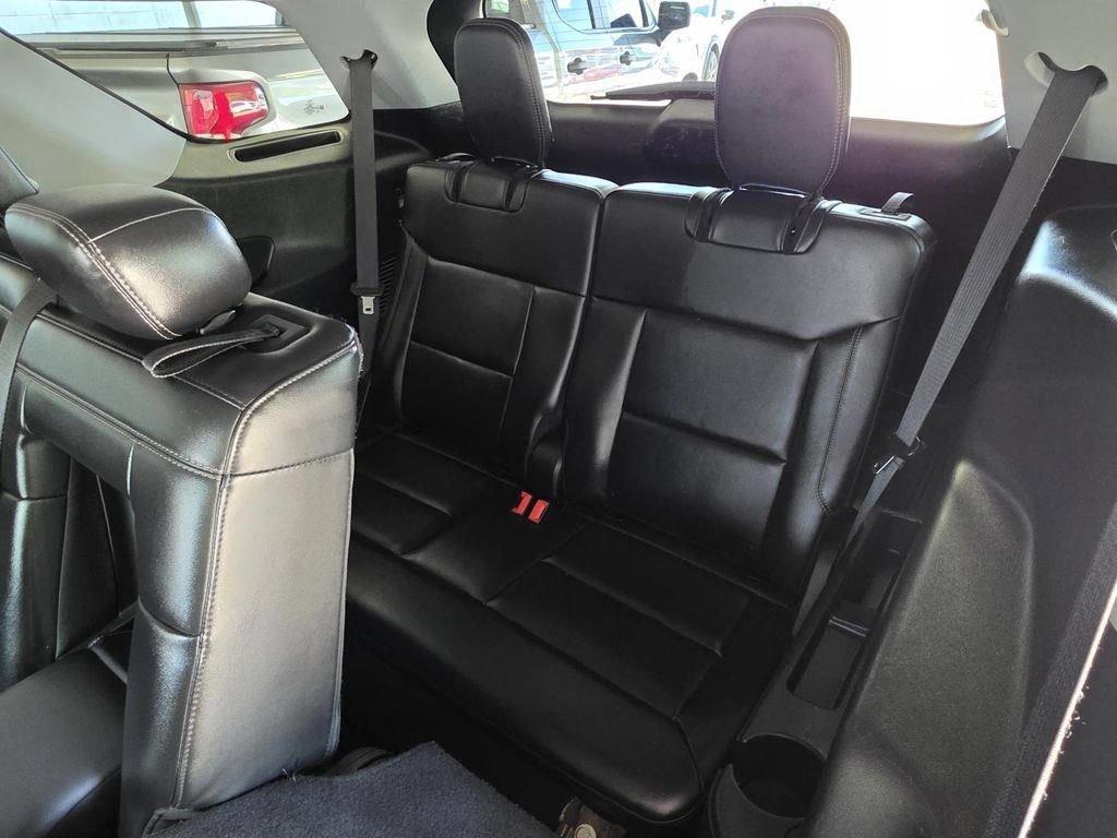 Used 2023 Ford Explorer XLT w/ Equipment Group 202A RWD image 14