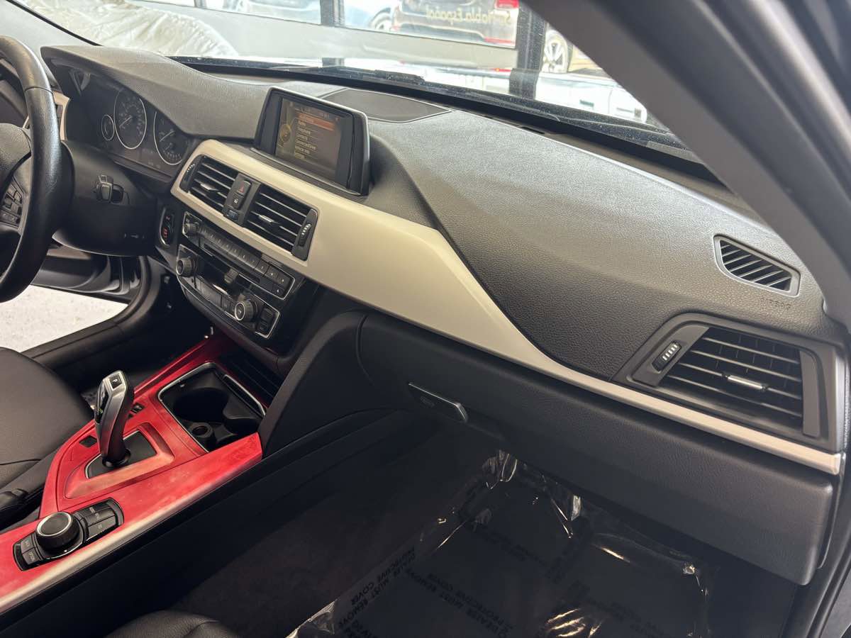 Used 2016 BMW 320i Sedan RWD image 15