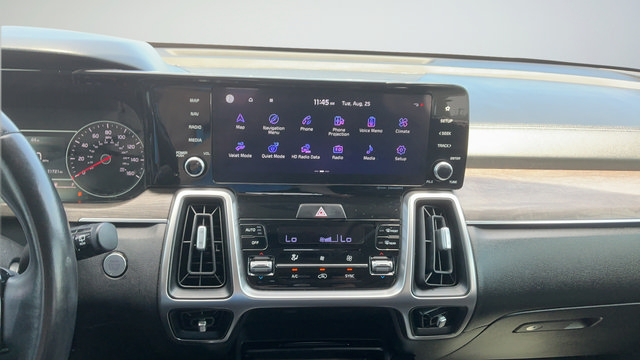 Used 2022 Kia Sorento EX w/ Panoramic Sunroof Package FWD image 16