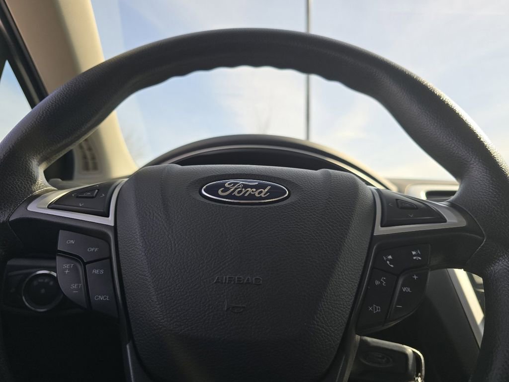 Used 2015 Ford Fusion SE image 24