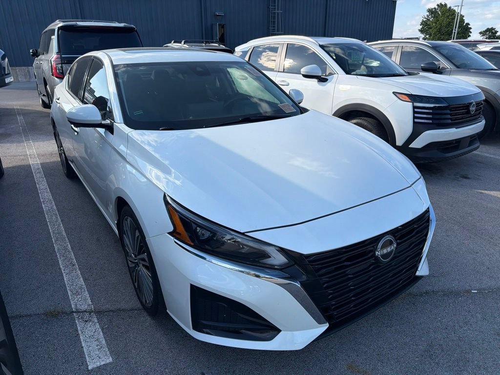 Used 2024 Nissan Altima 2.5 SL FWD image 3