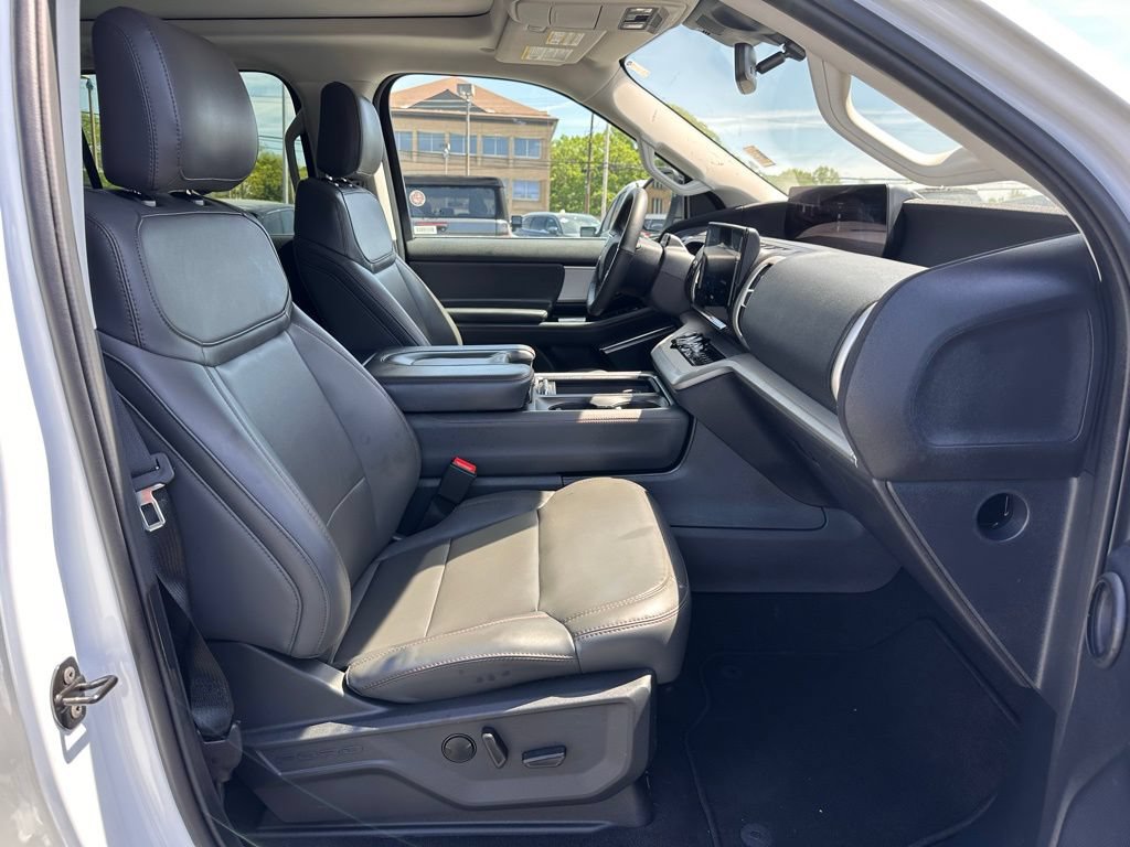 Used 2025 Ford Expedition Active AWD/4WD image 18