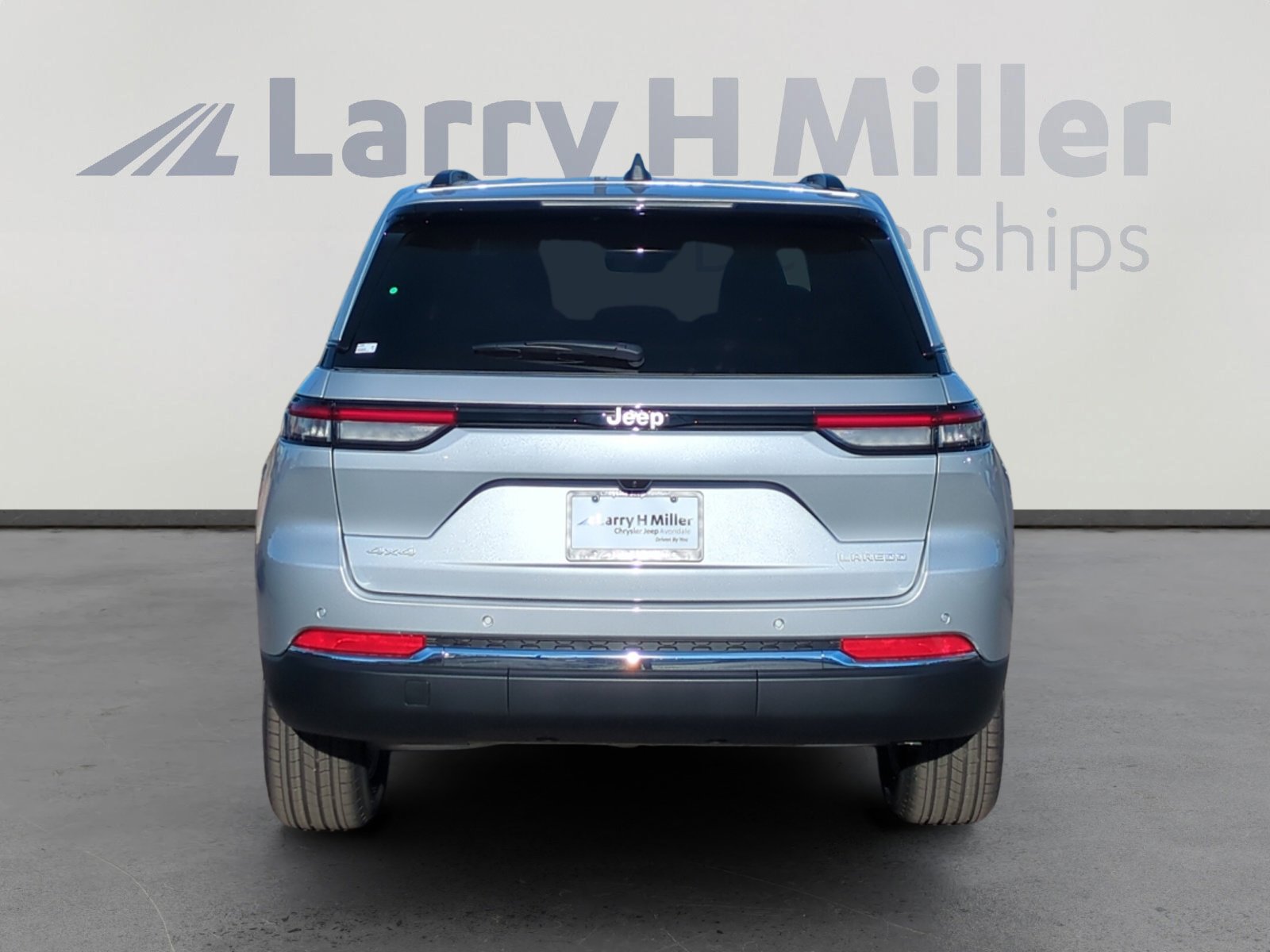 New 2025 Jeep Grand Cherokee Laredo w/ Luxury Tech Group I image 4