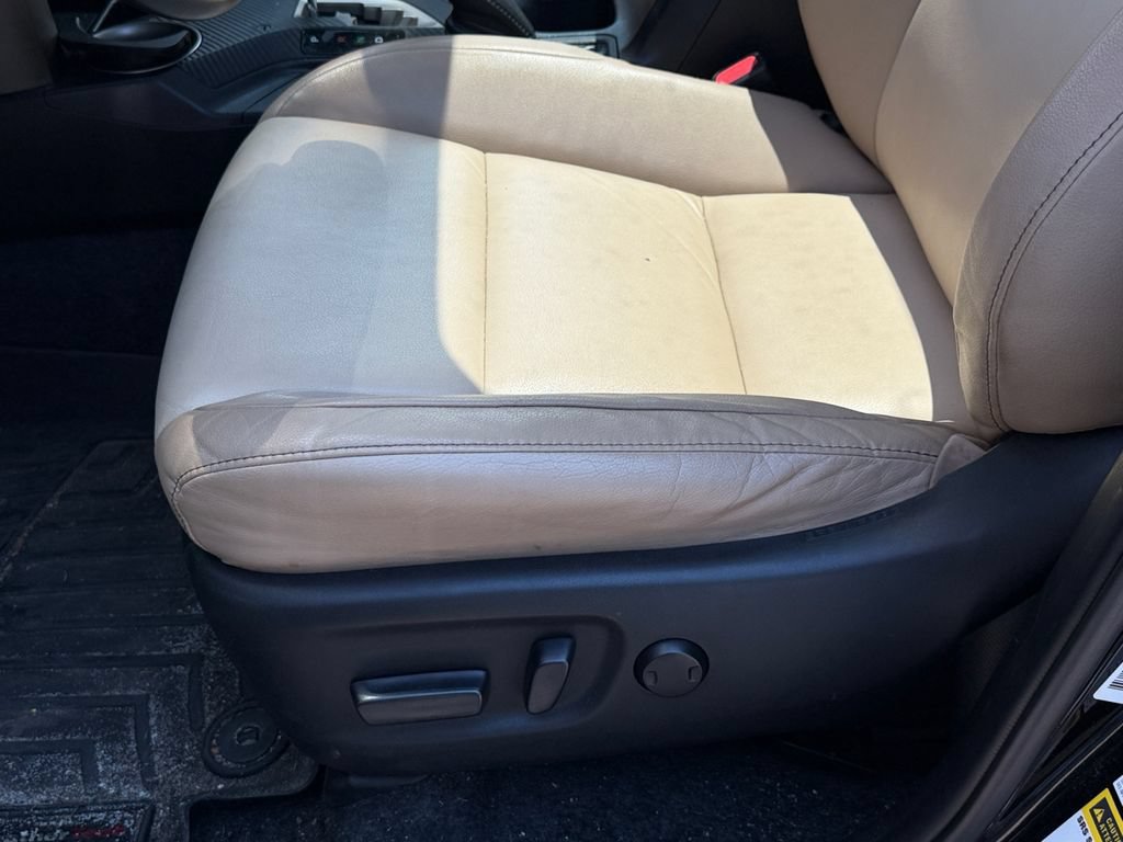 Used 2013 Toyota RAV4 Limited AWD/4WD image 23