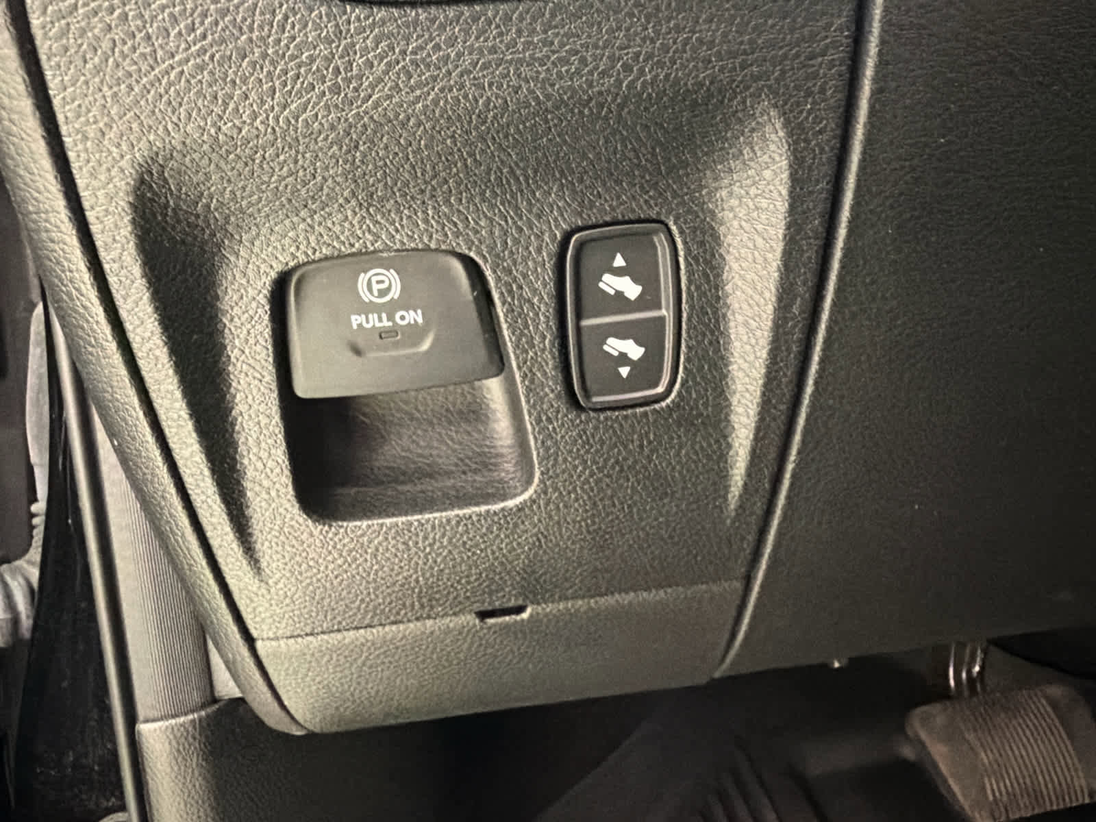 Used 2023 RAM 1500 Laramie AWD/4WD image 14