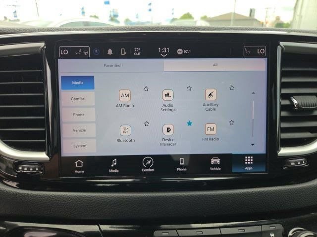 Used 2023 Chrysler Pacifica Touring-L FWD image 30