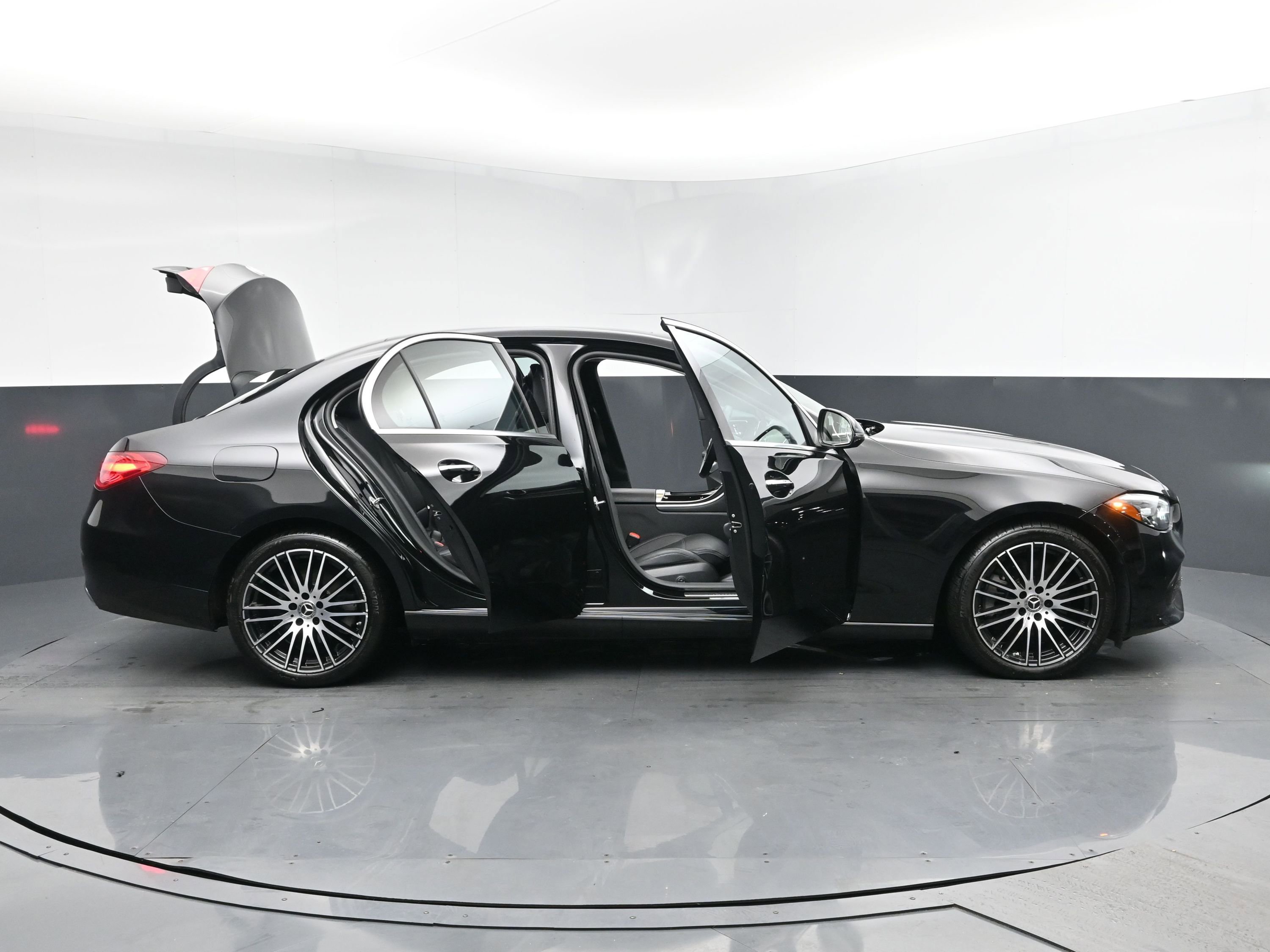 Used 2023 Mercedes-Benz C 300 Sedan image 25