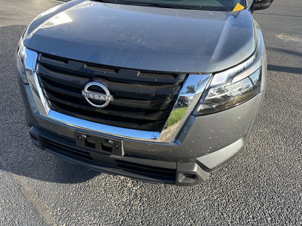 Used 2025 Nissan Pathfinder S image 10