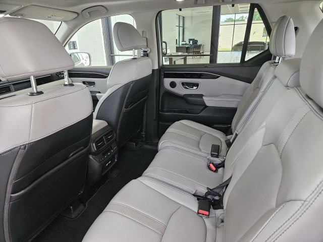Used 2023 Honda Pilot Touring image 9