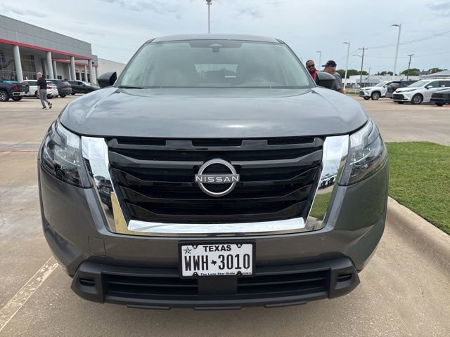 Used 2025 Nissan Pathfinder S FWD image 3
