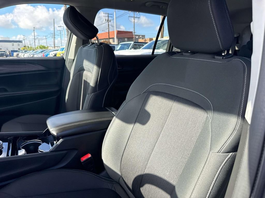 Used 2023 Jeep Grand Cherokee L Laredo image 23