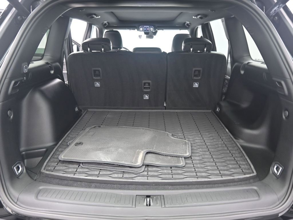 Used 2025 Jeep Grand Cherokee Limited w/ Black Appearance Package image 18