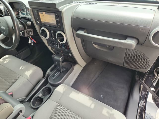Used 2009 Jeep Wrangler Unlimited Sahara w/ Dual Top Group AWD/4WD image 24
