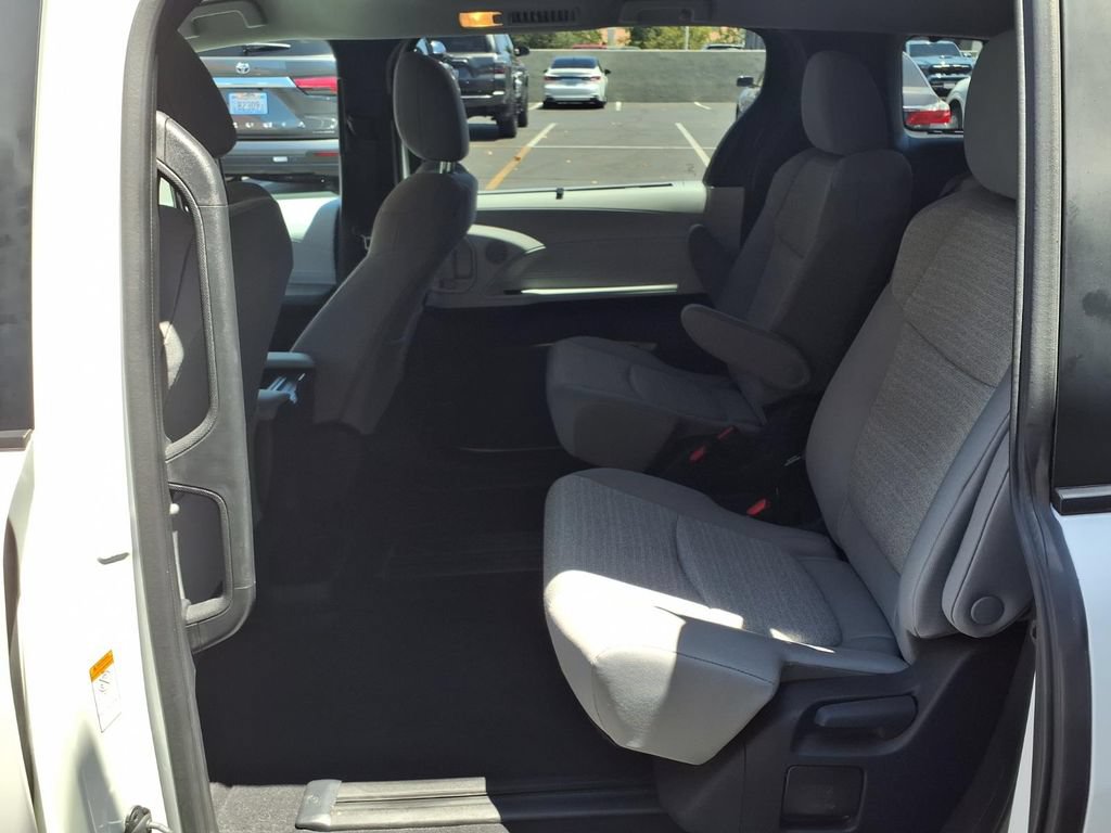 Certified 2026 Toyota Sienna LE FWD image 18