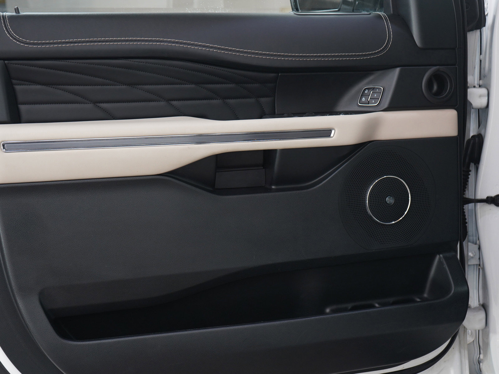 Used 2021 Ford Expedition Platinum image 24