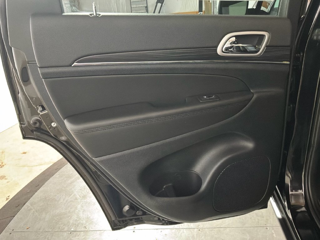 Certified 2022 Jeep Grand Cherokee Limited AWD/4WD image 17