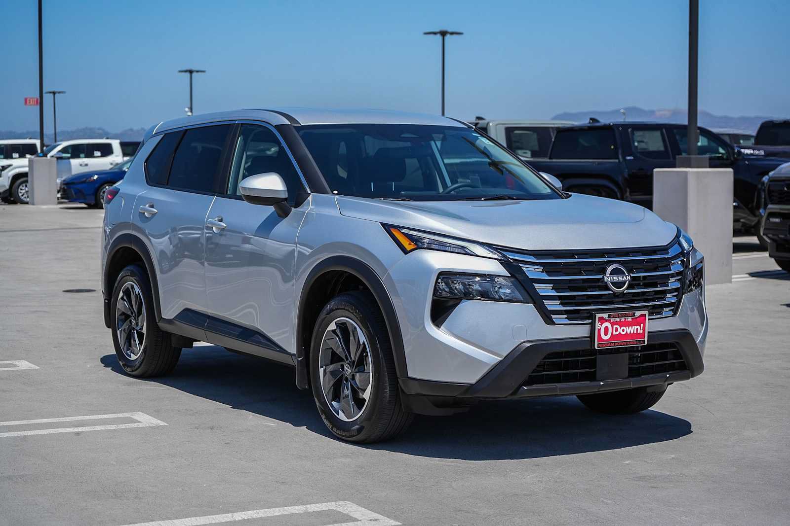 Used 2025 Nissan Rogue SV AWD/4WD image 3