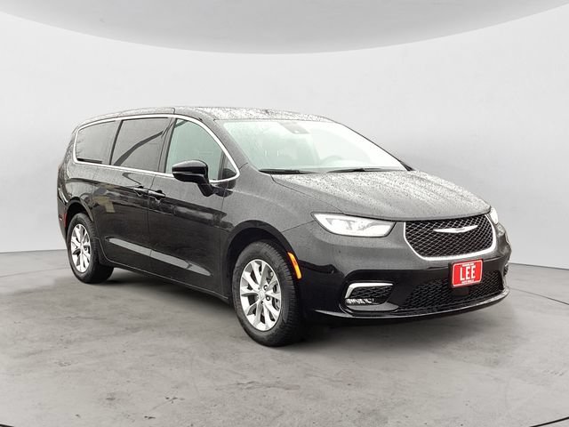 New 2026 Chrysler Pacifica Select AWD/4WD image 8