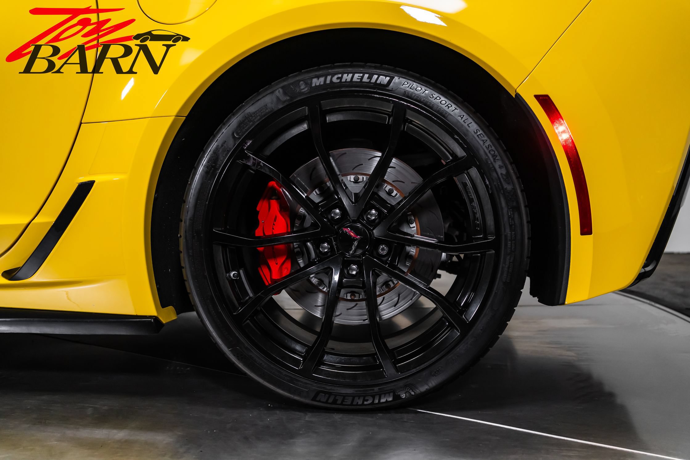 Used 2019 Chevrolet Corvette Grand Sport w/ Carbon Flash Badge Package RWD image 24