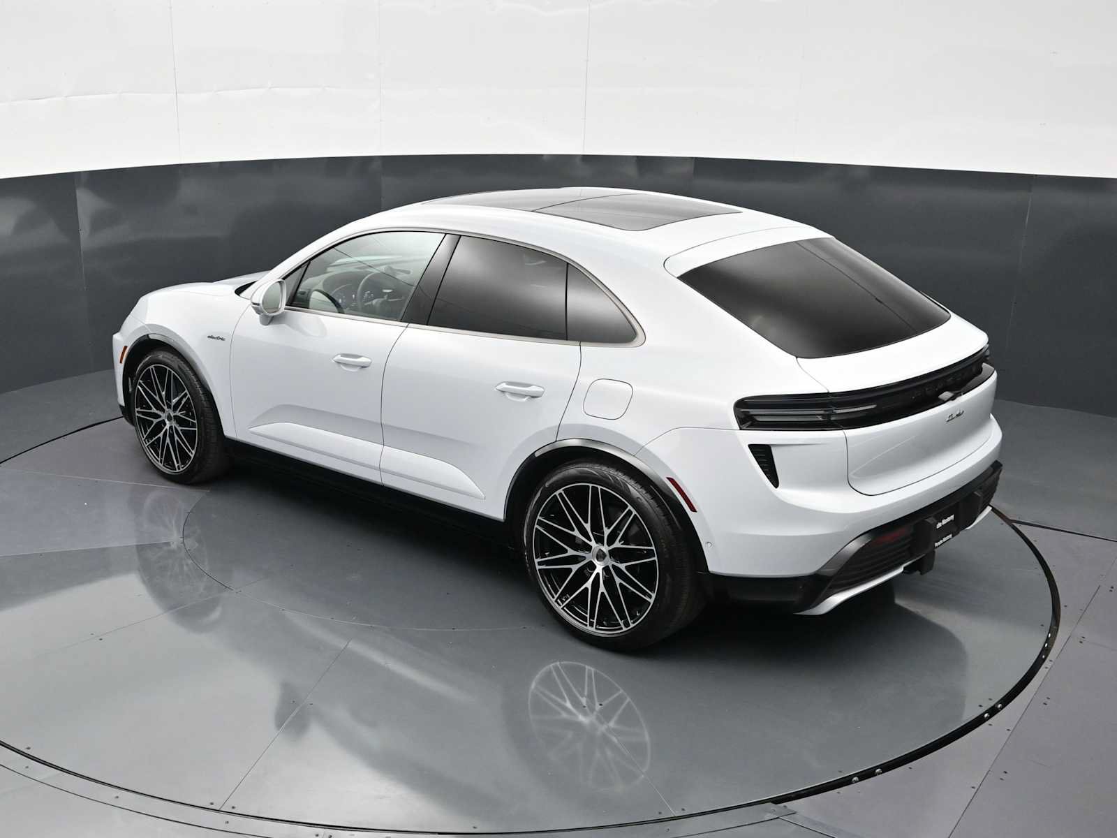 New 2026 Porsche Macan Turbo Electric AWD/4WD image 36