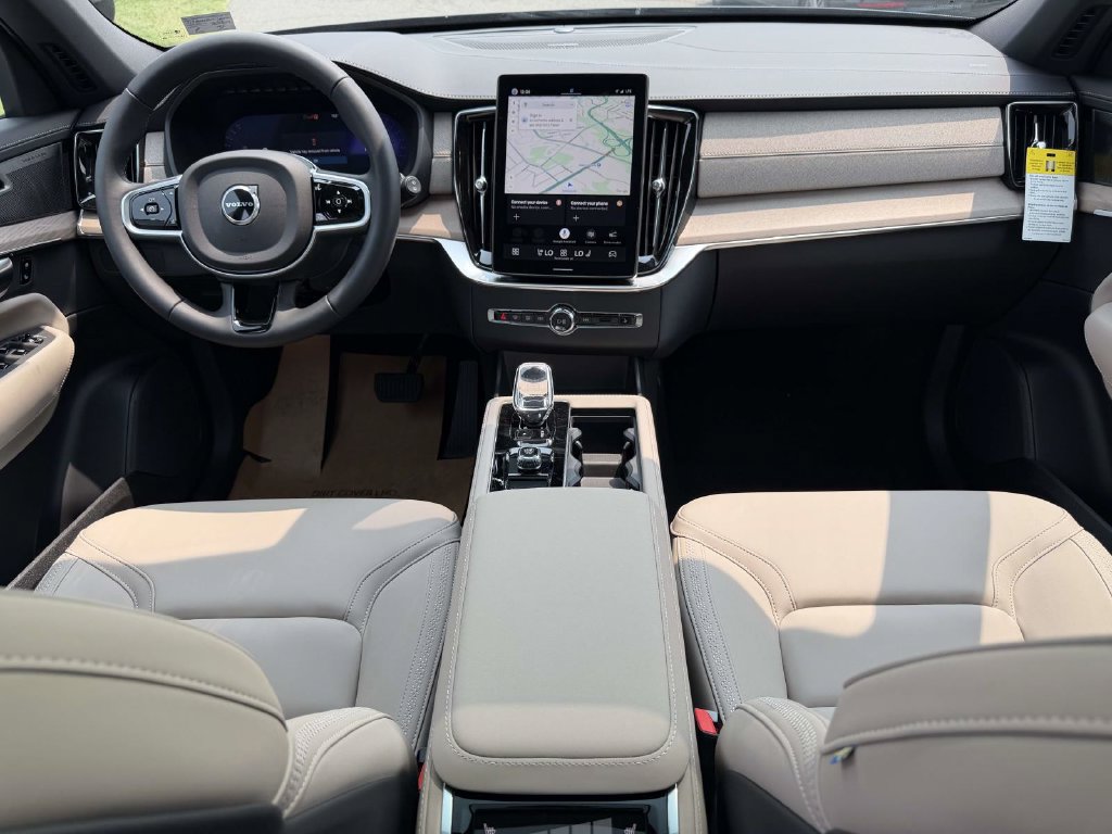New 2026 Volvo XC90 B6 Plus w/ Protection Package Premier AWD/4WD image 2